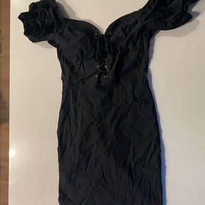 Shoulder free black dress